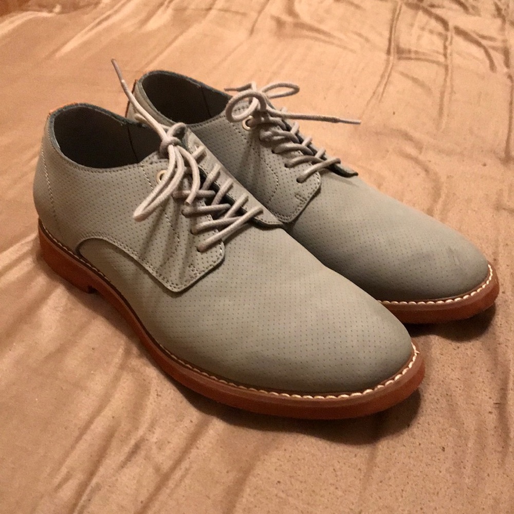 Tommy Hilfiger Men’s size 9.5 gray dress shoe